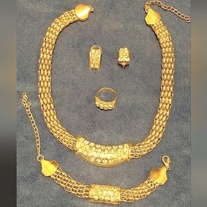 5-pieces gold tone jewelry set.